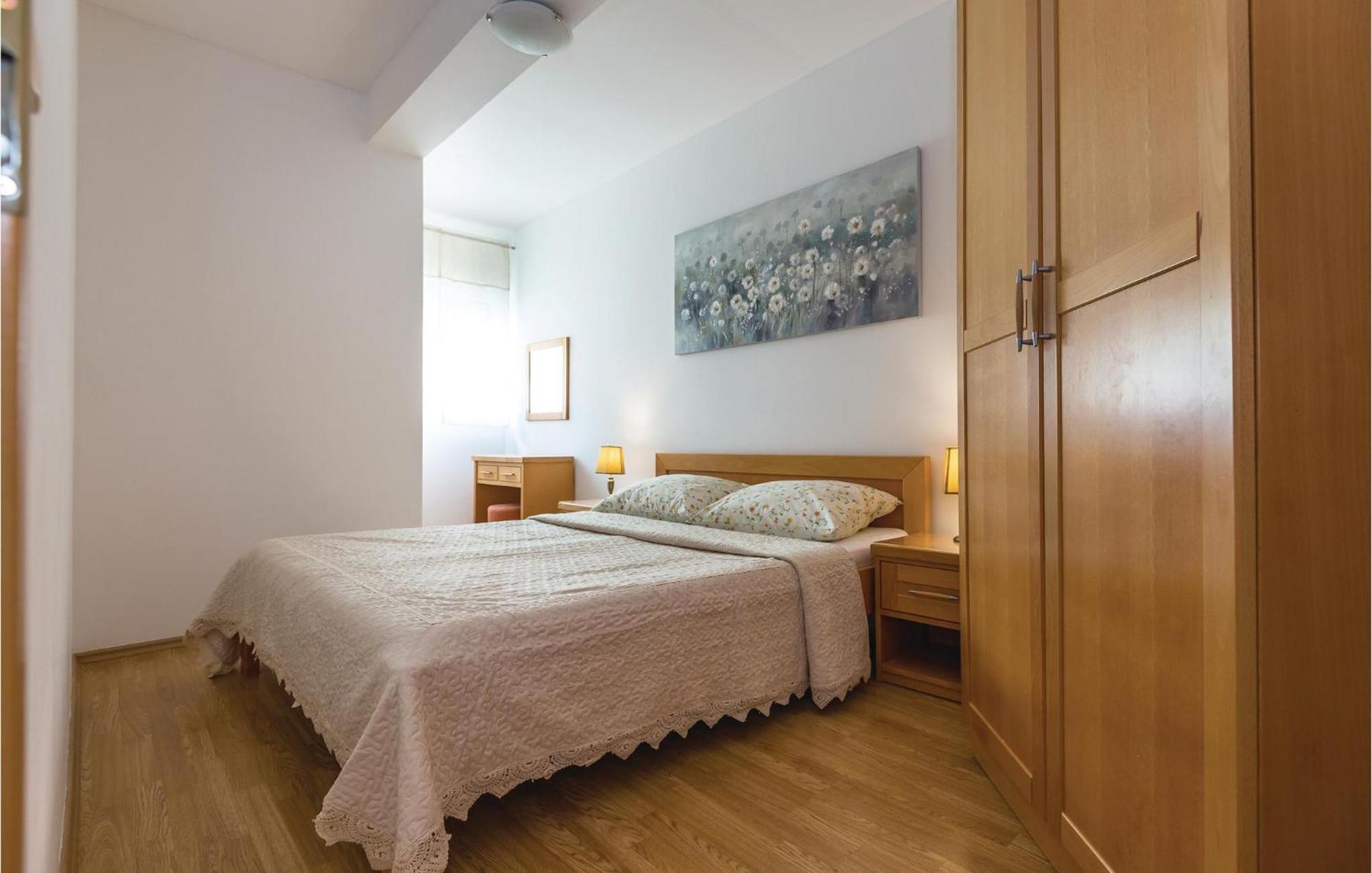 Stunning Apartment In Makarska With Wifi Εξωτερικό φωτογραφία