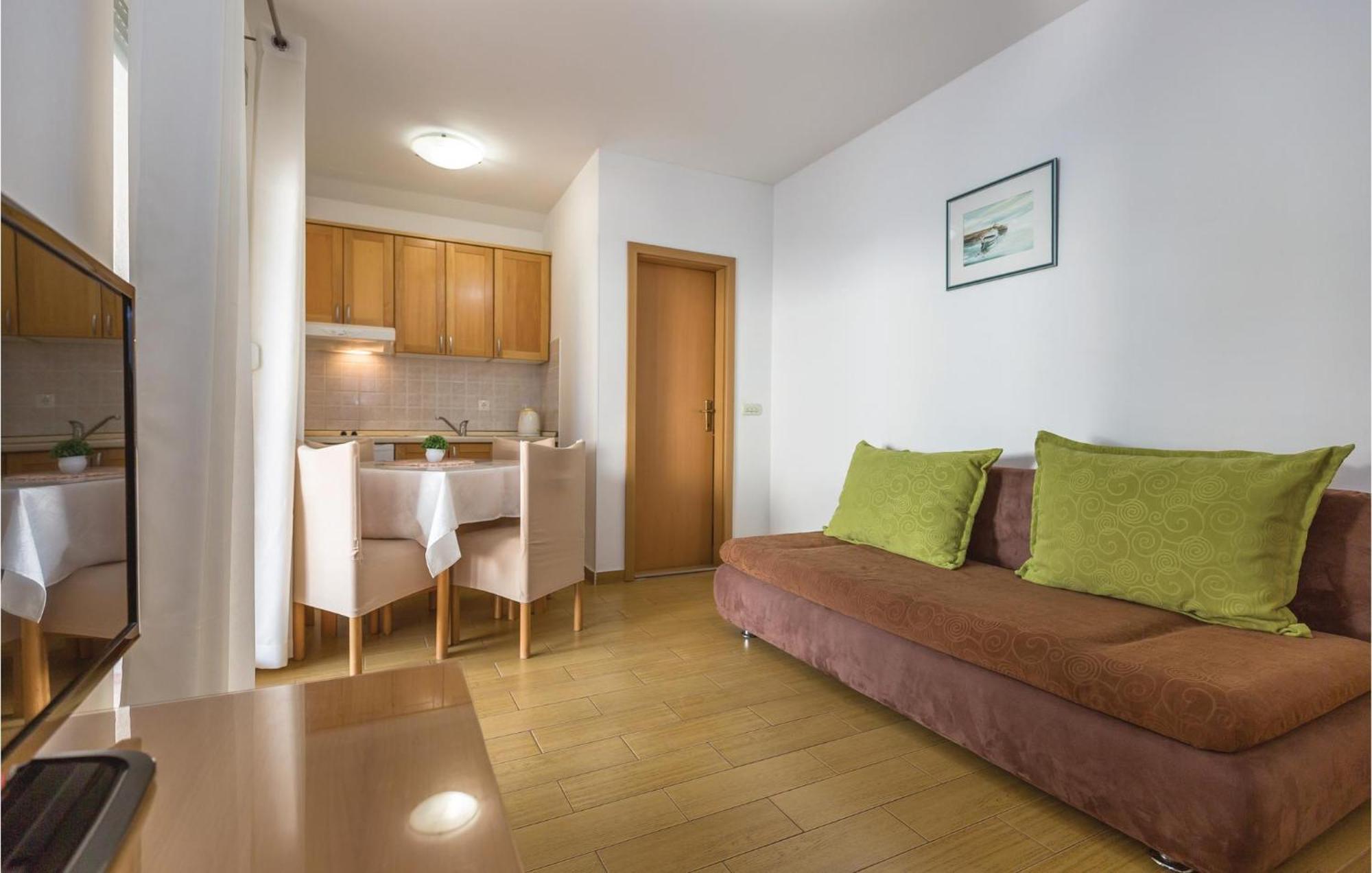 Stunning Apartment In Makarska With Wifi Εξωτερικό φωτογραφία